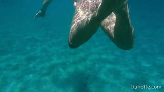 ���াঁতার দিয়ে আমার গুঁতা প্লাগ সমুদ্রের মধ্যে