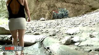 Horny ຍິງຜູ້ທີ່ກໍາລັງລໍຖ້າສໍາລັບໂອກາດທີ່ຈະໄດ້ຮັບຍໍາ