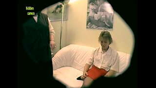 2 Milfs lesbiaidd chwarae rhefrol tegan! Amateurcommunity.xxx