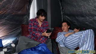 ���ುಸ್ಟಿ ಕೂಗರ್ ಕುಮ್ಶಾಟ್ ತನಕ ಟ್ರಾಯ್ನಲ್ಲಿ ಸಣ್ಣ ವ್ಯಕ್ತಿಗಳಿಂದ ಹೊಡೆದರು