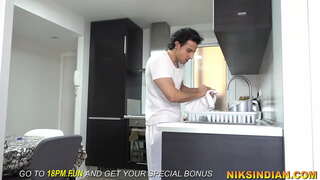 Sèvitè te wè mèt la nan pitit fi peeing ak lè sa a, manman bourik l &#039; foutu