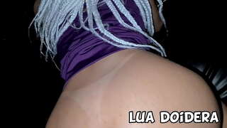 Novinha fè Rio de Janeiro Lua Doidera pa gen okenn tout bèl pouvwa twou na festa de swing e fez plizyè gason gozarem na punheta e boquete