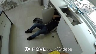 זין גדול מחליק לתוך חזק ברונטית כוסית