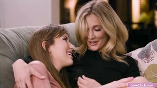 Stepmom vin her ass fingering yo ak anplasman kote lotèl pa bèlfi