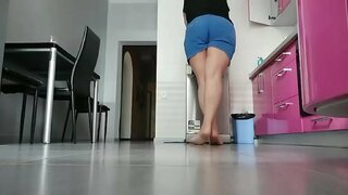 ���ಮ್ಮಿ ಆಟದ ಮೇಲೆ ಅಡುಗೆ. ಬಹಳ ಚರ್ಭಿಯಿಳಿಸುವುದು ಒದ್ದೆ ದೇಹ ತುಲ್ಲು